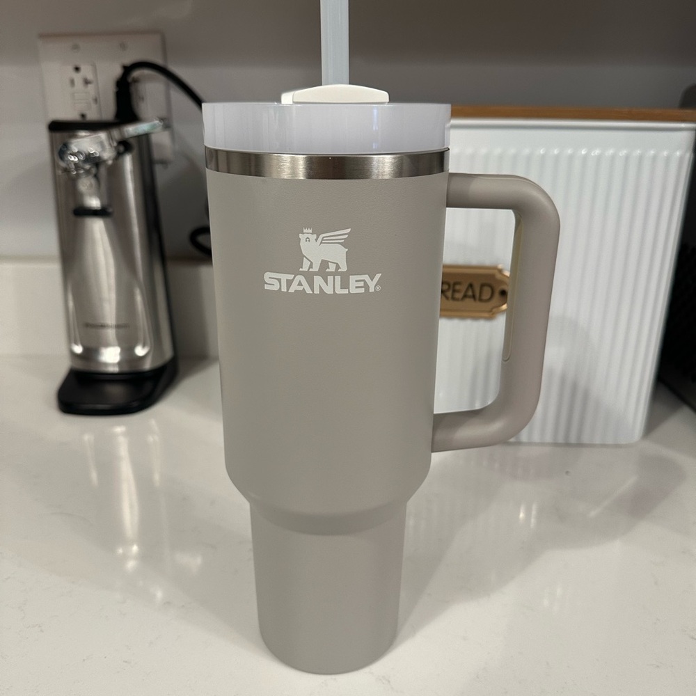Grey 40oz Stanley cup the quencher